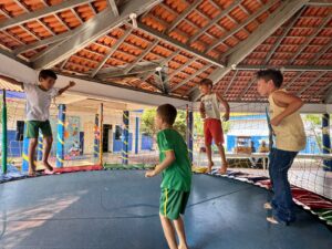 PREFEITURA DE DIAMANTINO PROMOVE DIA DAS CRIANÇAS COM DIVERSÃO E ATIVIDADES NAS ESCOLAS DA ZONA RURAL