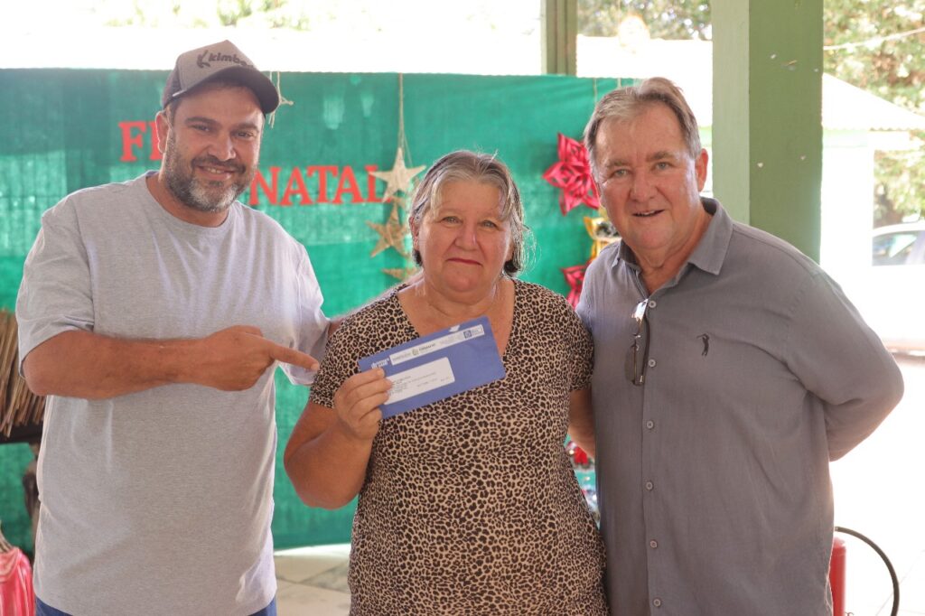 GOVERNO DO ESTADO E PREFEITURA DE DIAMANTINO ENTREGAM CARTÕES DO FUNDAAF PARA AGRICULTORES FAMILIARES
